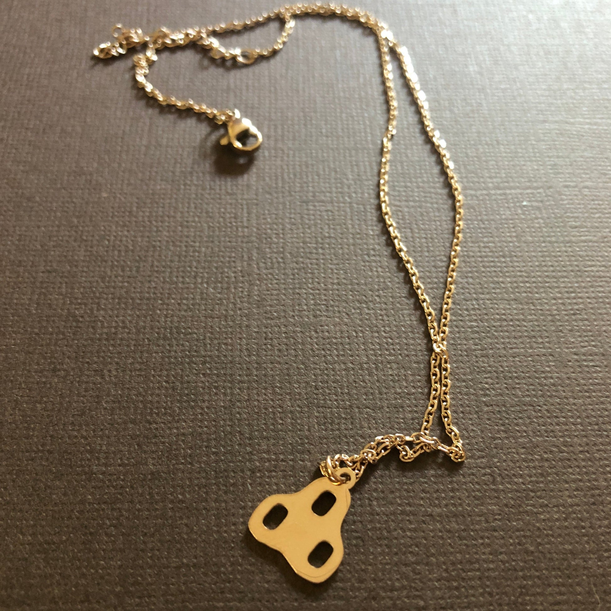 Necklace Cleat Small